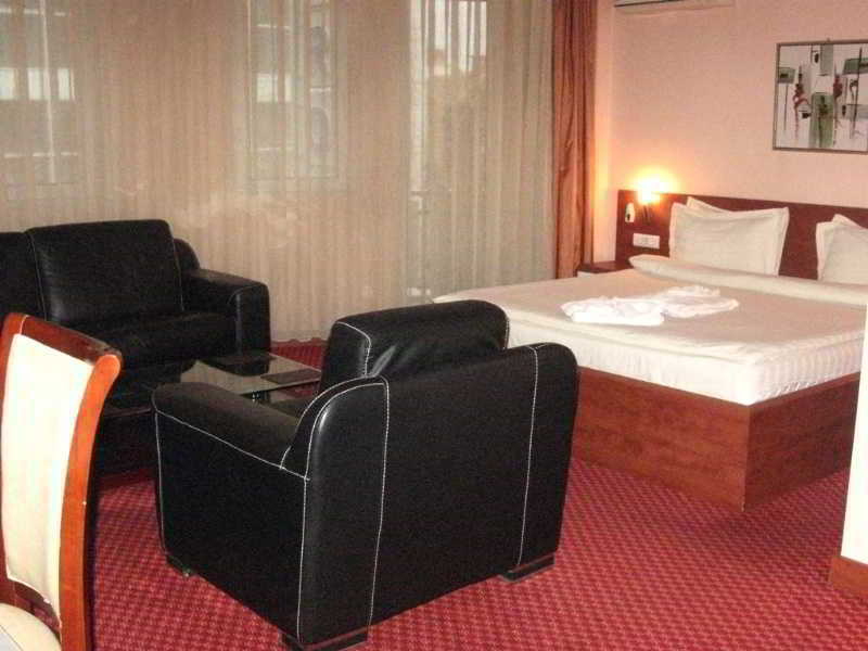 Hotel Royal Pristina Eksteriør billede