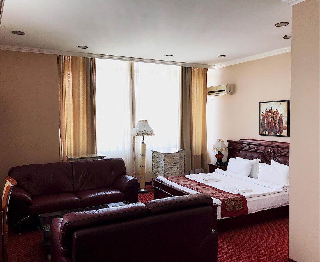 Hotel Royal Pristina Eksteriør billede